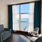 Полулюкс (Сьюит), Отель Причал