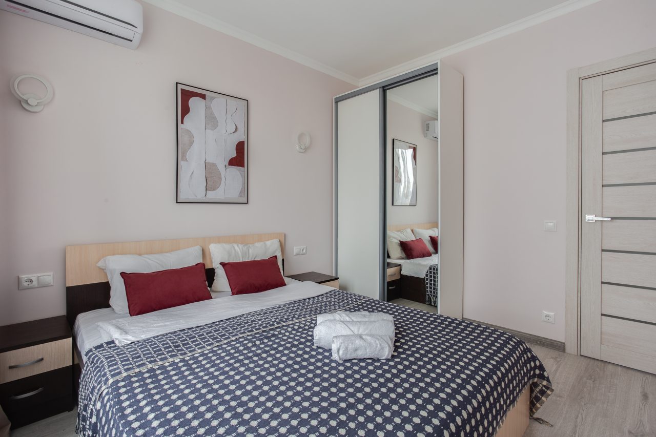 Трёхместный и более (Просторная однокомнатная квартира 878), Апартаменты ApartsLounge