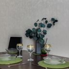 Трёхместный и более (Просторная однокомнатная квартира), Апартаменты ApartsLounge