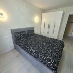 Трёхместный и более (Просторная 1 квартира), Апартаменты ApartsLounge