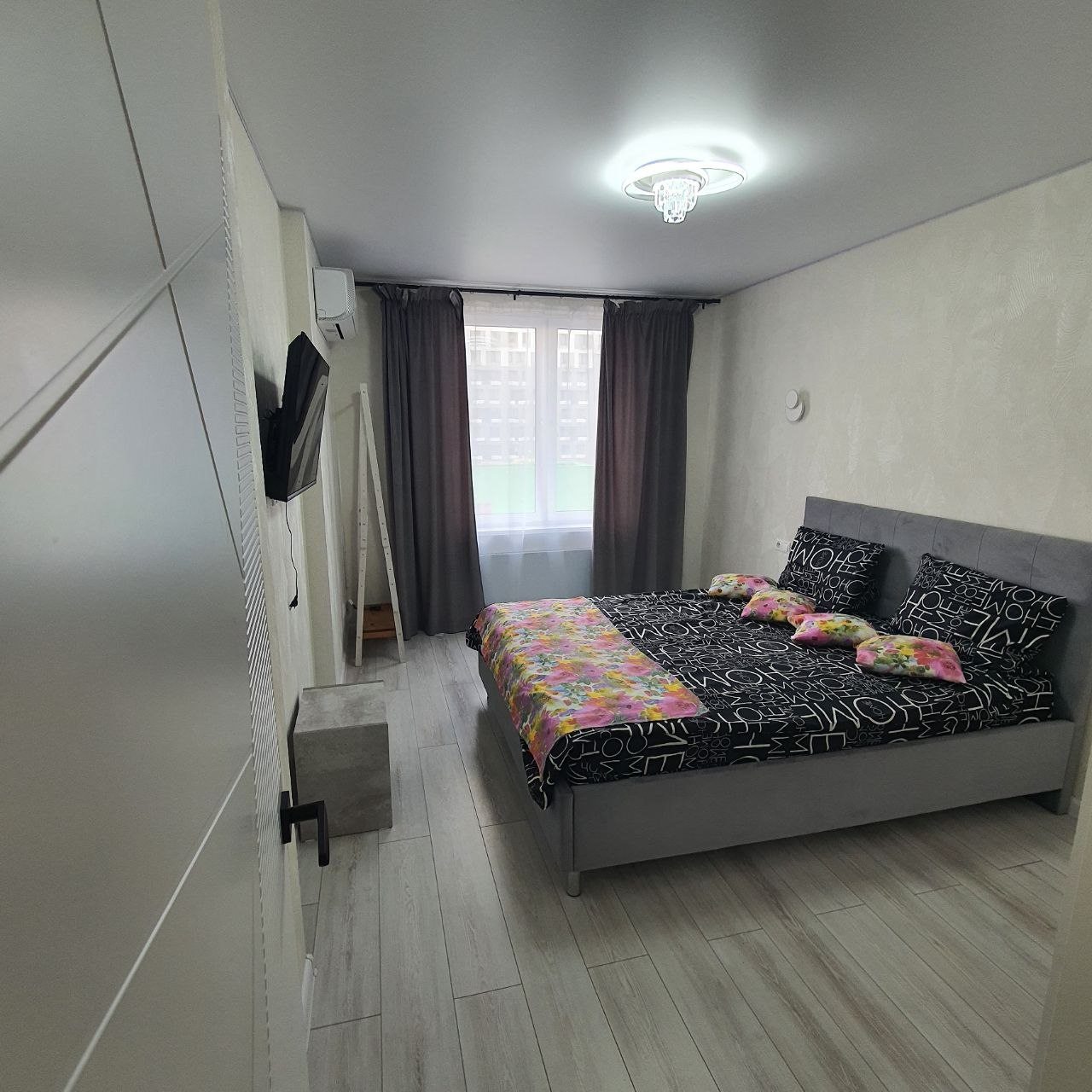 Трёхместный и более (Просторная 1 квартира), Апартаменты ApartsLounge
