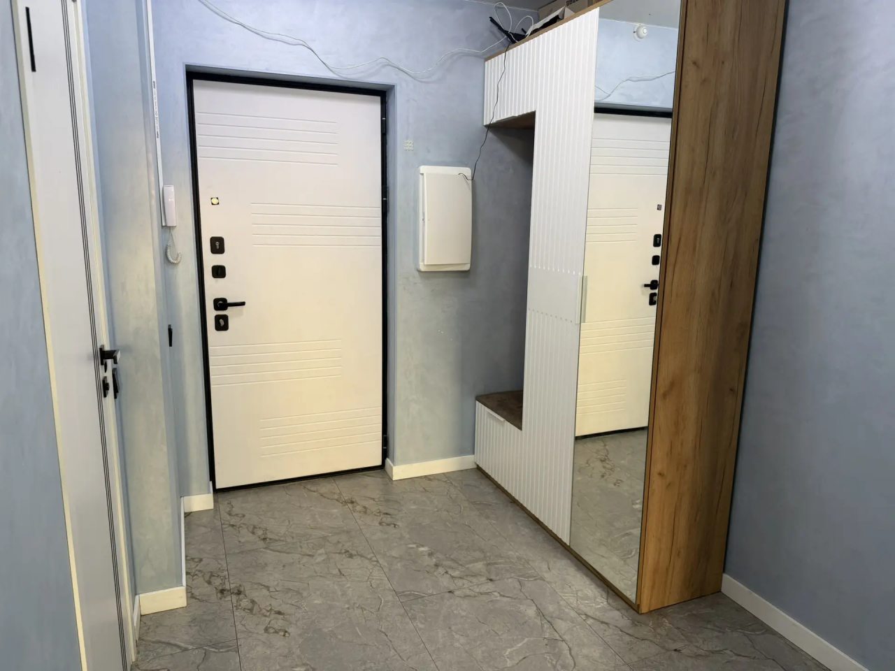Трёхместный и более (Просторная 2-х комнатная квартира 328), Апартаменты ApartsLounge