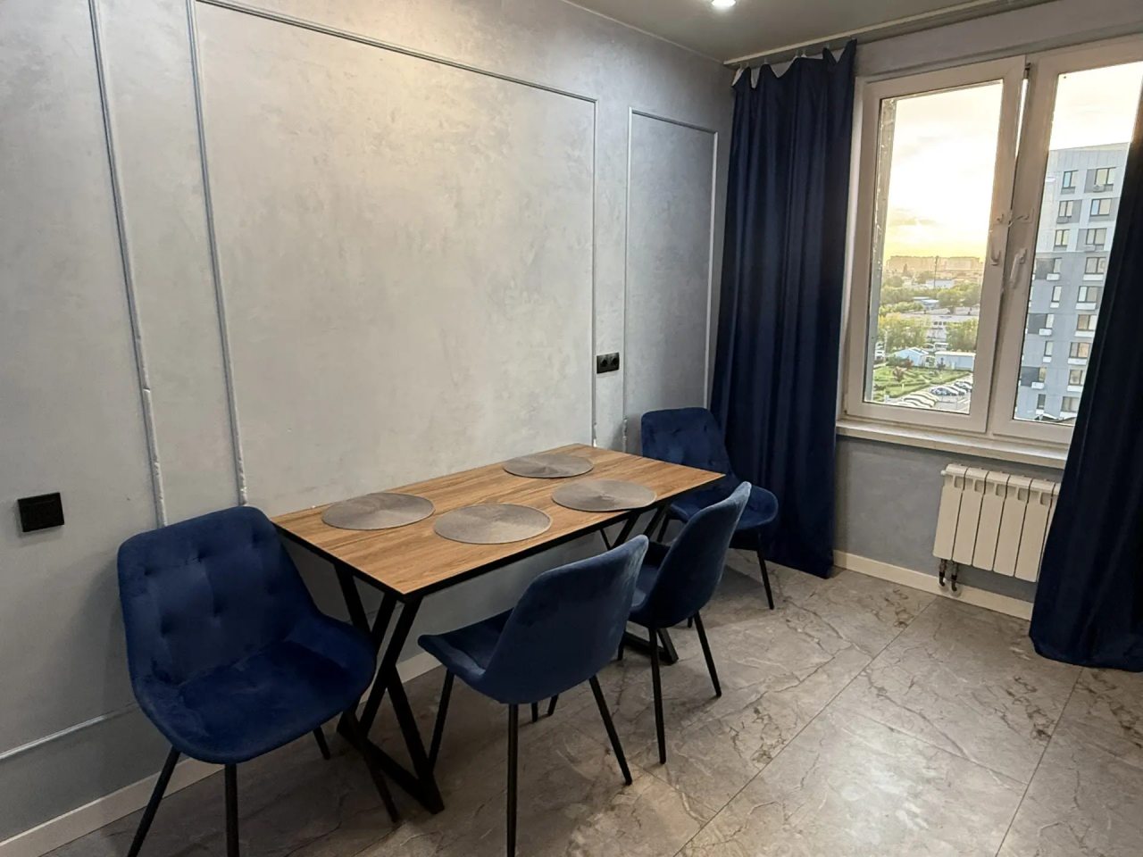 Трёхместный и более (Просторная 2-х комнатная квартира 328), Апартаменты ApartsLounge