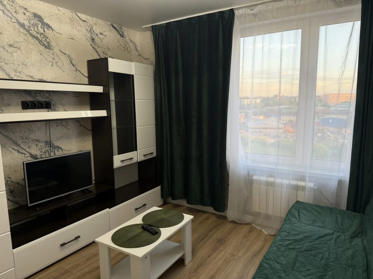 Трёхместный и более (Просторная 2-х комнатная квартира 328), Апартаменты ApartsLounge