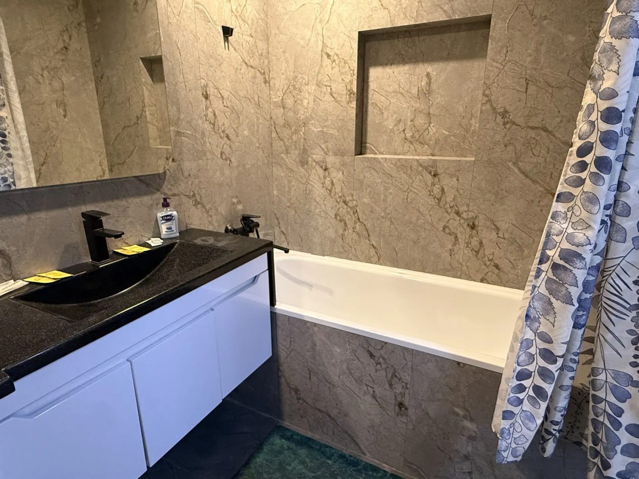 Трёхместный и более (Просторная 2-х комнатная квартира 328), Апартаменты ApartsLounge
