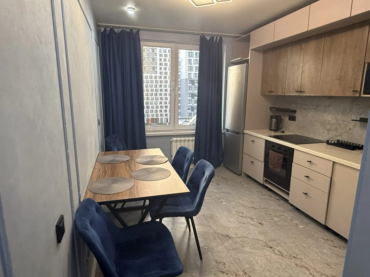 Трёхместный и более (Просторная 2-х комнатная квартира 328), Апартаменты ApartsLounge