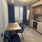 Трёхместный и более (Просторная 2-х комнатная квартира 328), Апартаменты ApartsLounge