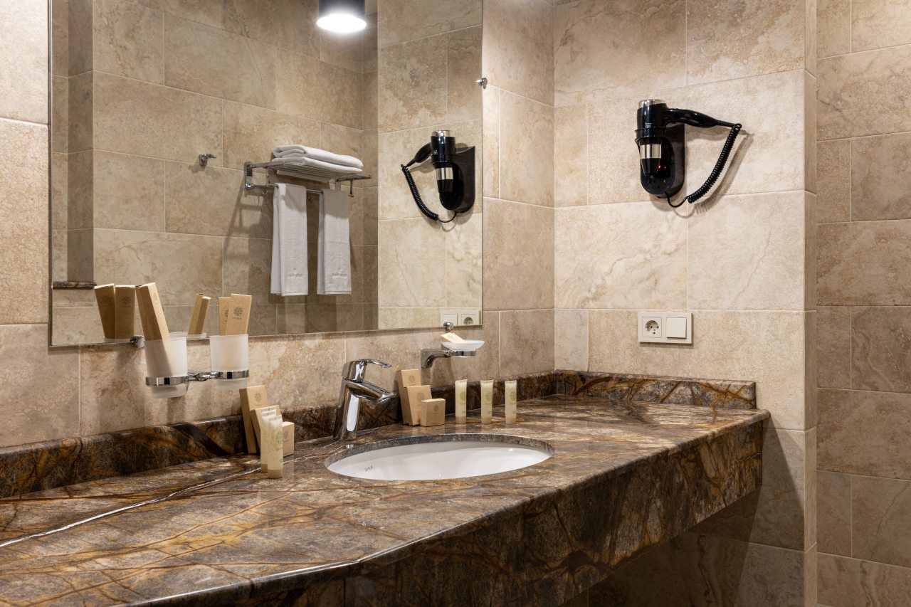 Номер (Делюкс с балконом и видом на горы), Отель MontChalet Spa by Stellar Hotels, Krasnaya Polyana