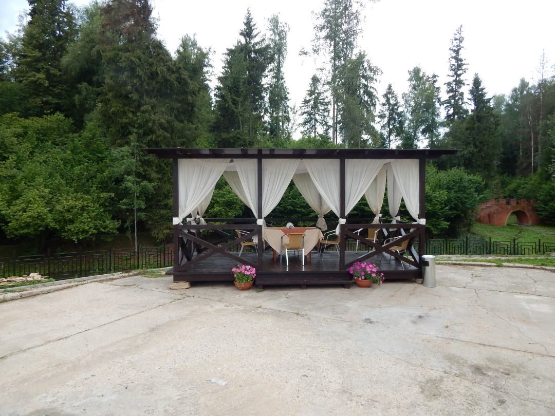 Беседка у пруда, мангал, зона отдыха