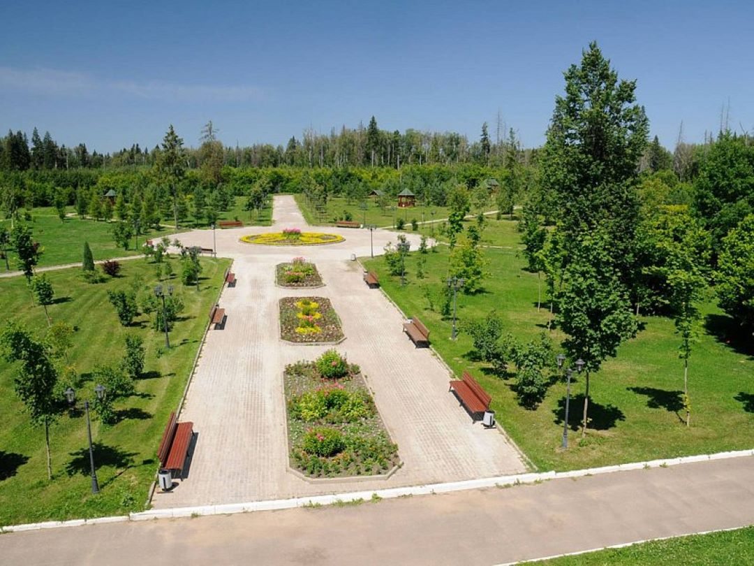 Зеленая зона, место для прогулок)