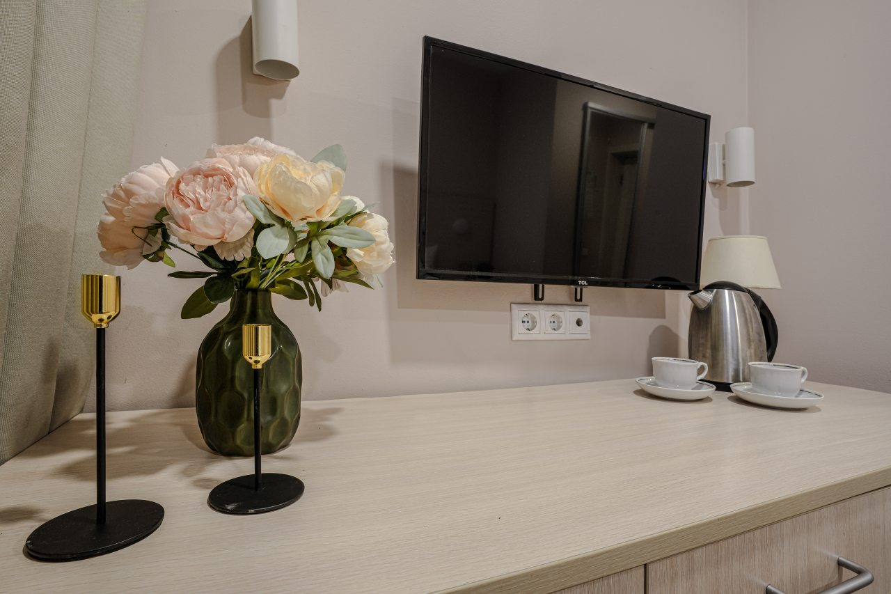 Стандартный номер, убранство, телевизор