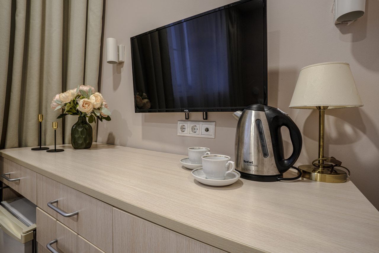 Стандартный номер, убранство, телевизор