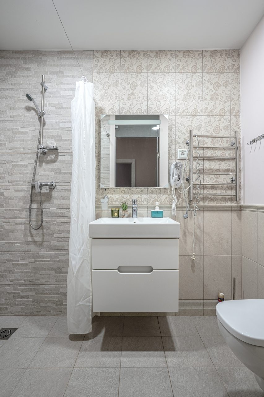 Трёхместный и более, База отдыха ЯР