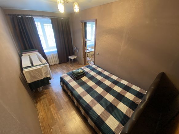 Апартаменты 3-комнатная Горького 62