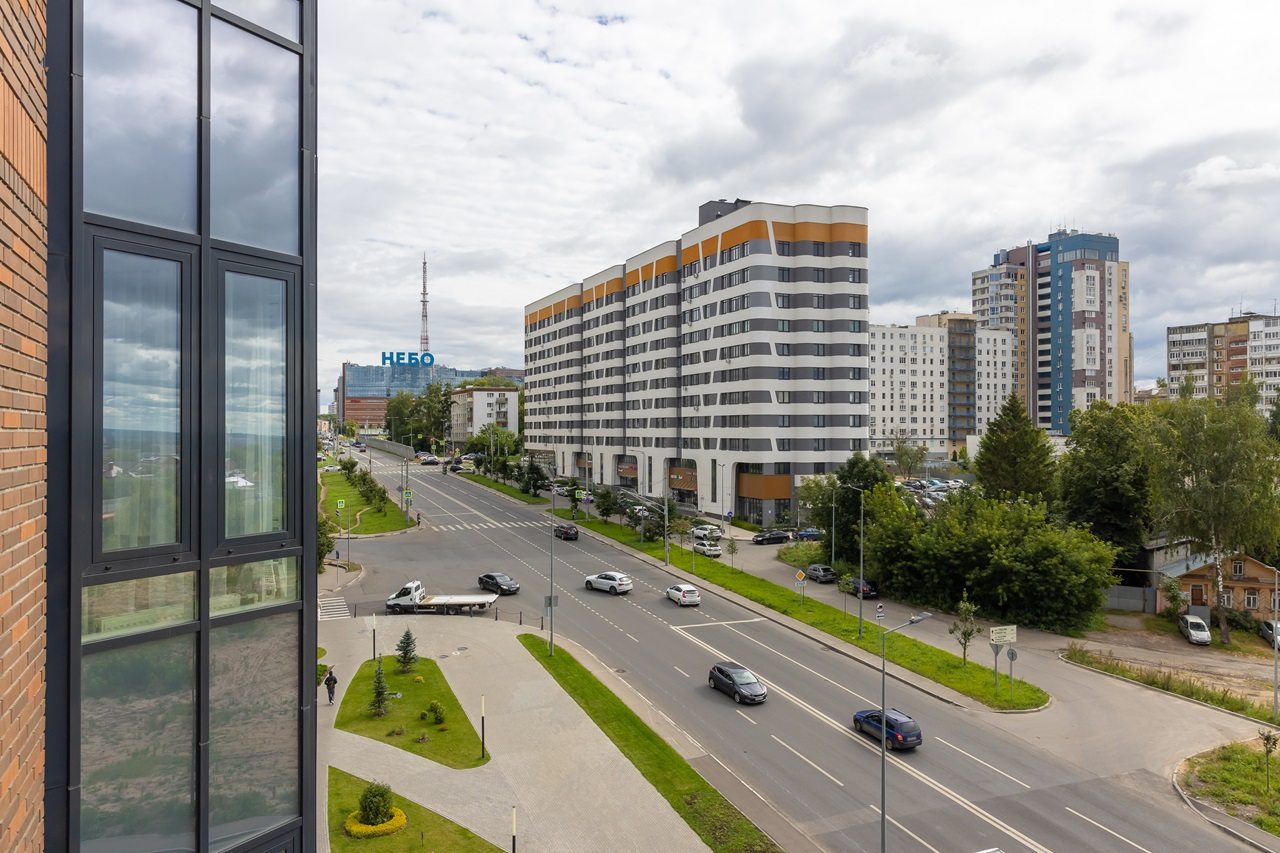 Люкс (Дизайнерские видовые апартаменты в бизнес-центре КМ TOWER PLAZA с МАССАЖНЫМ КРЕСЛОМ!), Апартаменты в КМ Tower Plaza