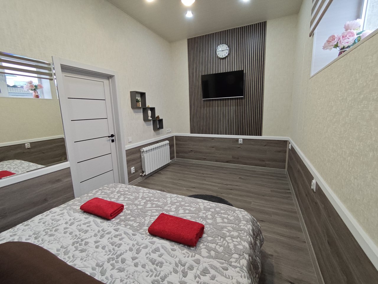 Апартаменты (Уютная, новая, светлая 2-комн. квартира), Апартаменты Сенода