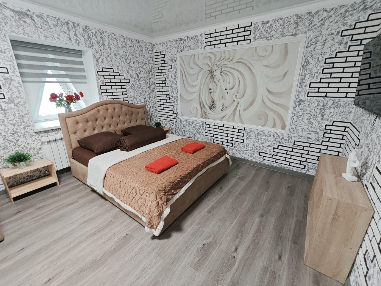 Апартаменты (Огромная 3-комн. квартира в центре города), Апартаменты Сенода