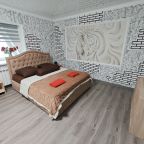 Апартаменты (Огромная 3-комн. квартира в центре города), Апартаменты Сенода