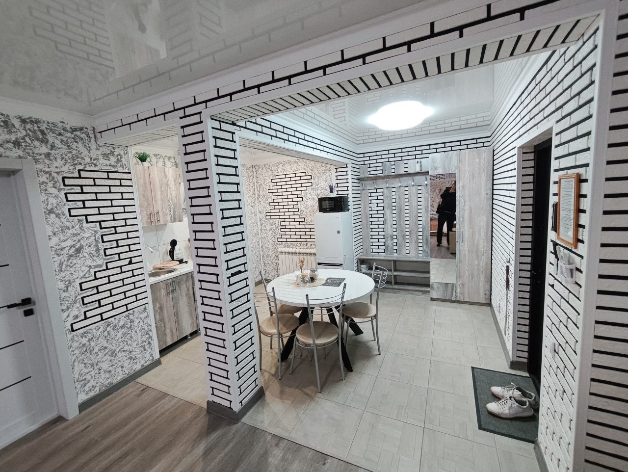 Апартаменты (Огромная 3-комн. квартира в центре города), Апартаменты Сенода