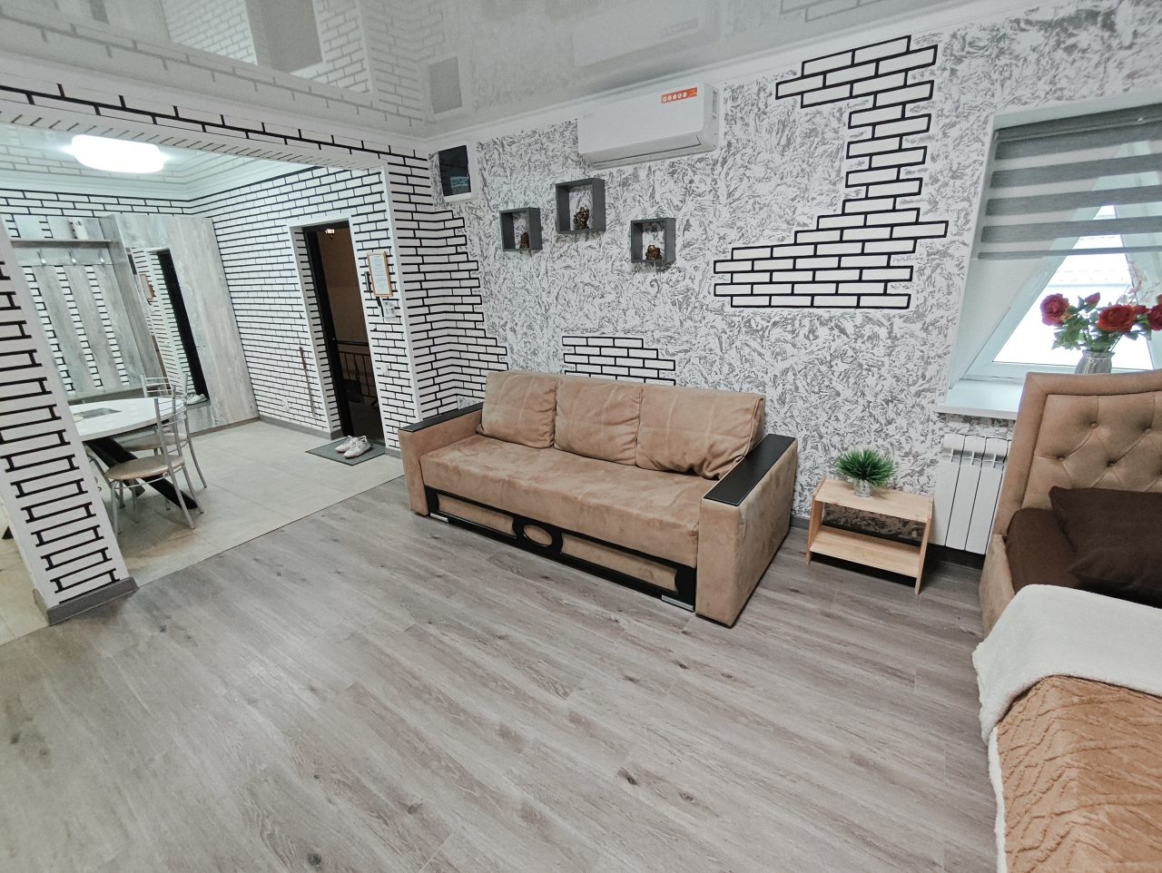 Апартаменты (Огромная 3-комн. квартира в центре города), Апартаменты Сенода