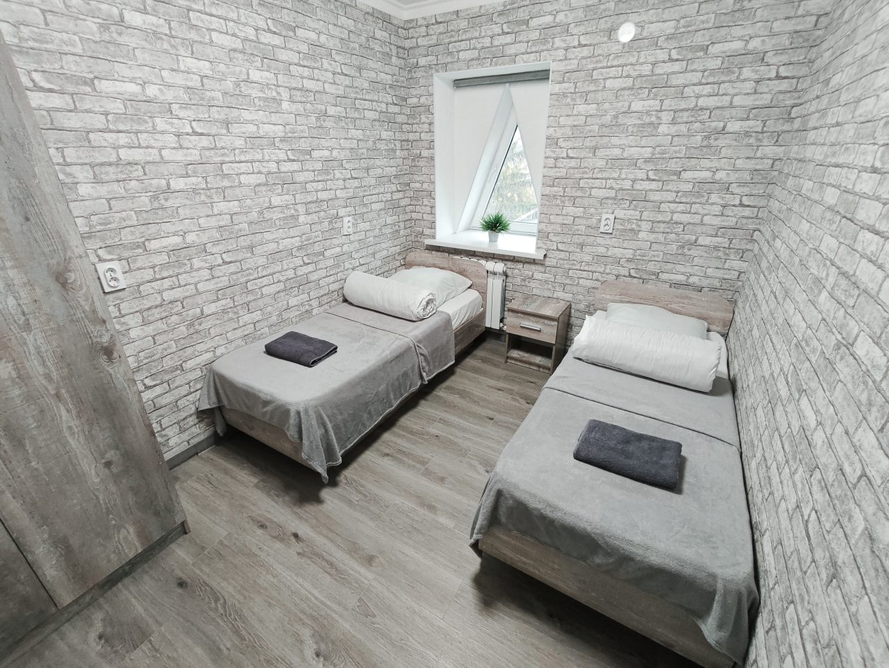 Апартаменты (Огромная 3-комн. квартира в центре города), Апартаменты Сенода