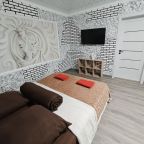 Апартаменты (Огромная 3-комн. квартира в центре города), Апартаменты Сенода