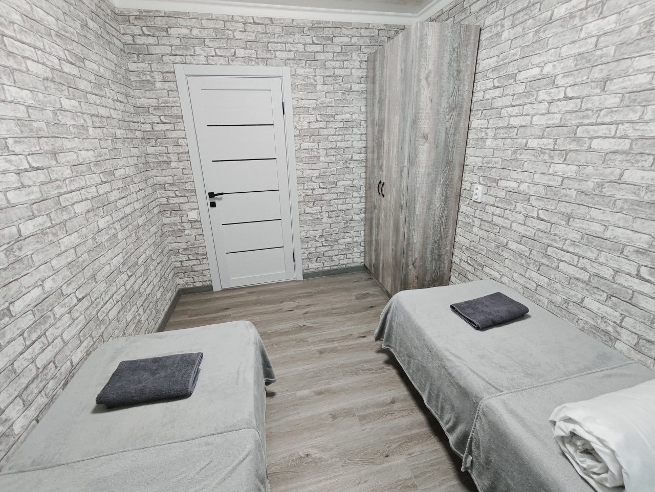 Апартаменты (Огромная 3-комн. квартира в центре города), Апартаменты Сенода