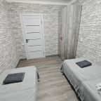 Апартаменты (Огромная 3-комн. квартира в центре города), Апартаменты Сенода