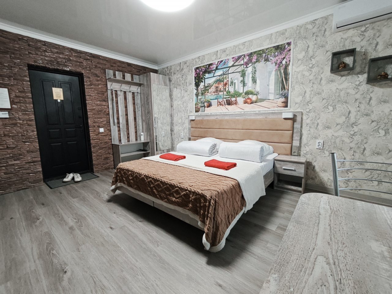 Апартаменты (Светлая 2-комн. квартира), Апартаменты Сенода