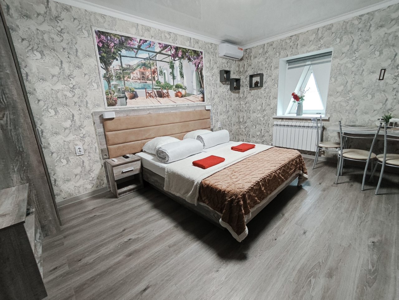 Апартаменты (Светлая 2-комн. квартира), Апартаменты Сенода