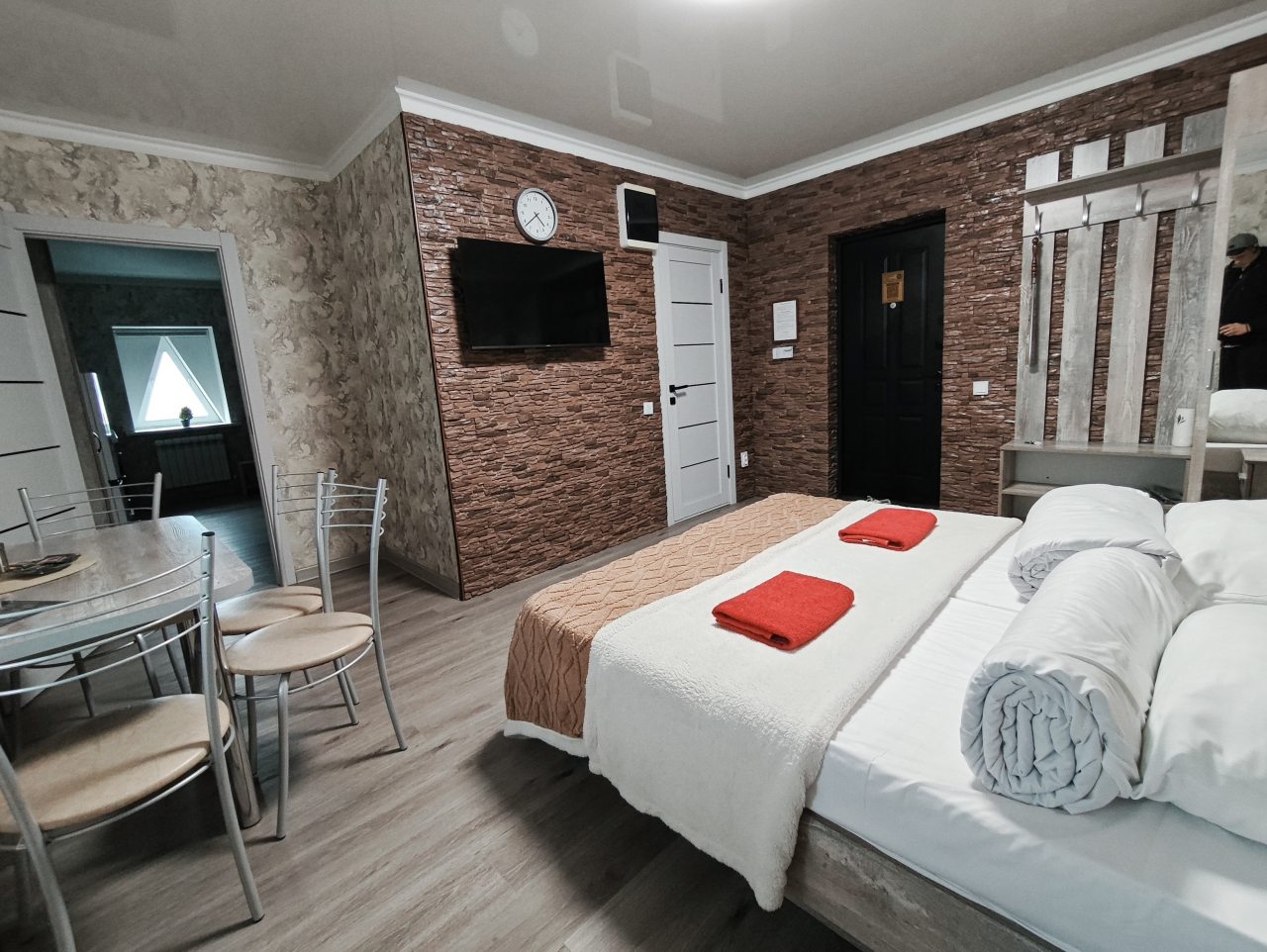 Апартаменты (Светлая 2-комн. квартира), Апартаменты Сенода