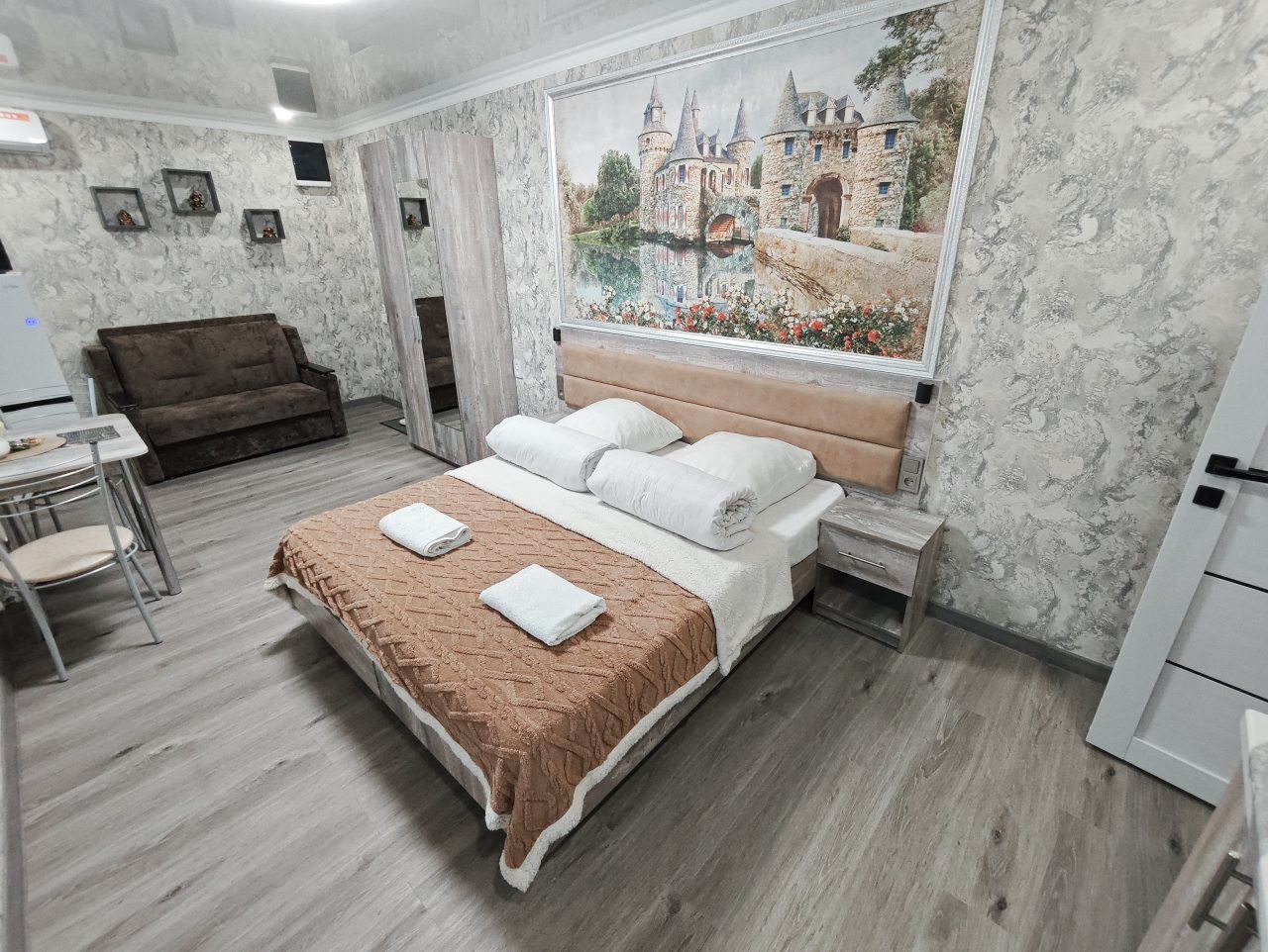 Студио (С новым евроремонтом в центре), Апартаменты Сенода