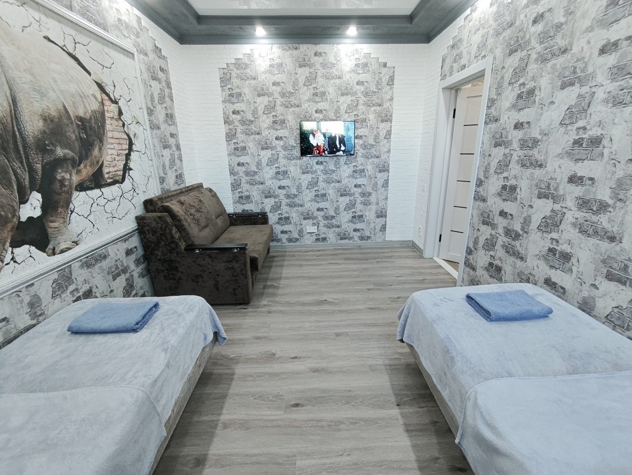 Апартаменты (Комфортабельная 2-комн. квартира в самом центре города), Апартаменты Сенода