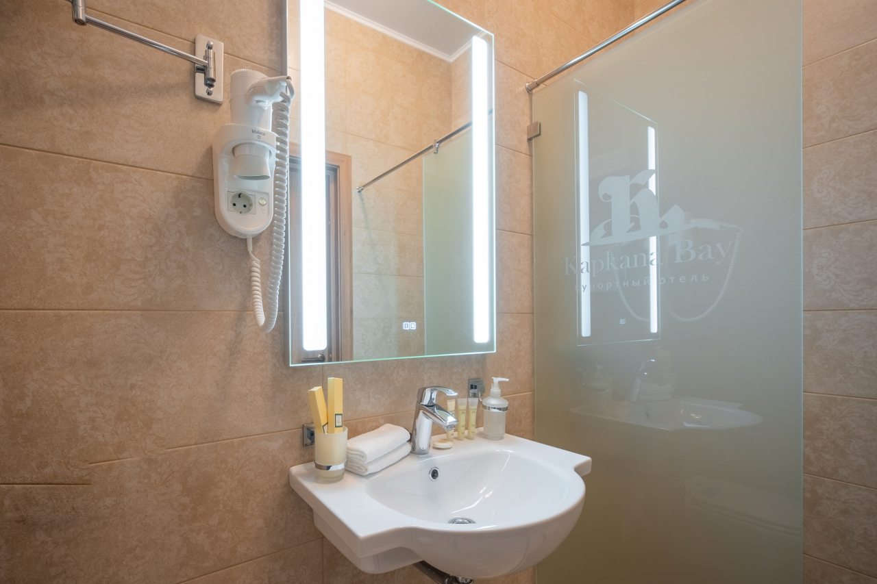 Люкс (Семейный двухкомнатный номер с двумя санузлами), Отель Kapkana Bay Plaza 4*