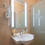 Люкс (Семейный двухкомнатный номер с двумя санузлами), Отель Kapkana Bay Plaza 4*