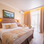 Люкс (Семейный двухкомнатный номер с двумя санузлами), Отель Kapkana Bay Plaza 4*