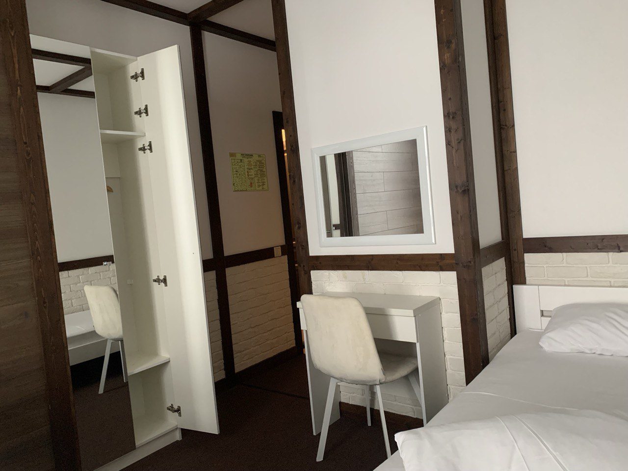 Шкаф для одежды с полками