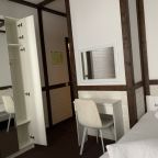 Шкаф для одежды с полками