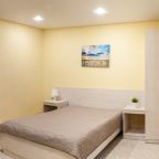 Кровать,тумбочки прикроватные,шкаф