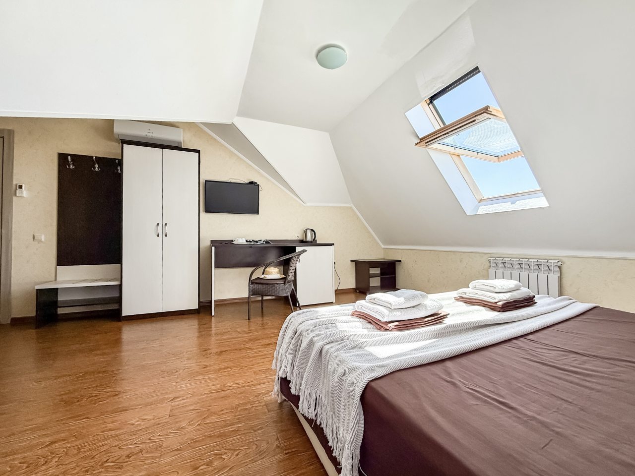 Семейный (Двухкомнатный мансардный номер), Гостевой дом Милана