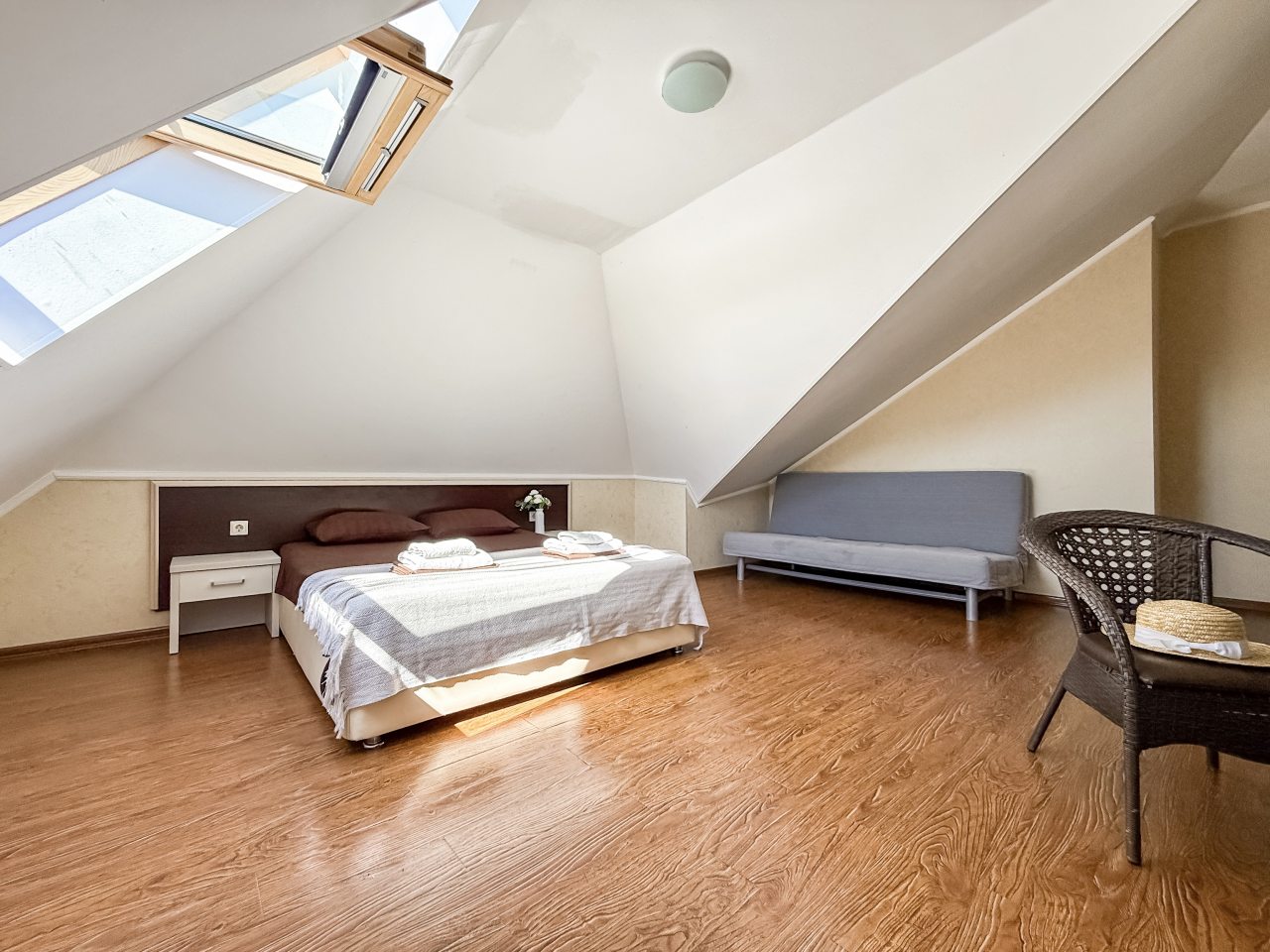 Семейный (Двухкомнатный мансардный номер), Гостевой дом Милана