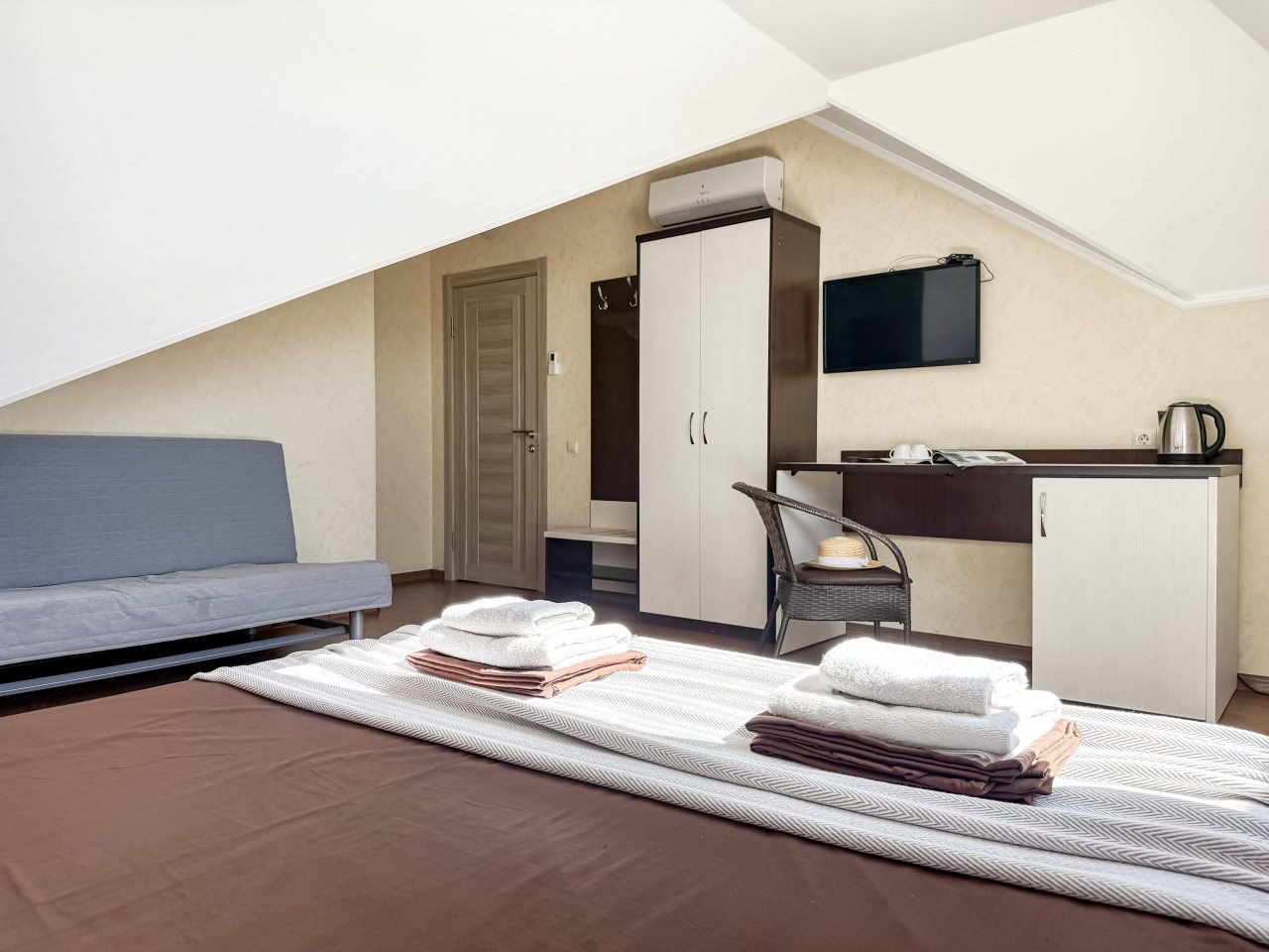 Семейный (Двухкомнатный мансардный номер), Гостевой дом Милана