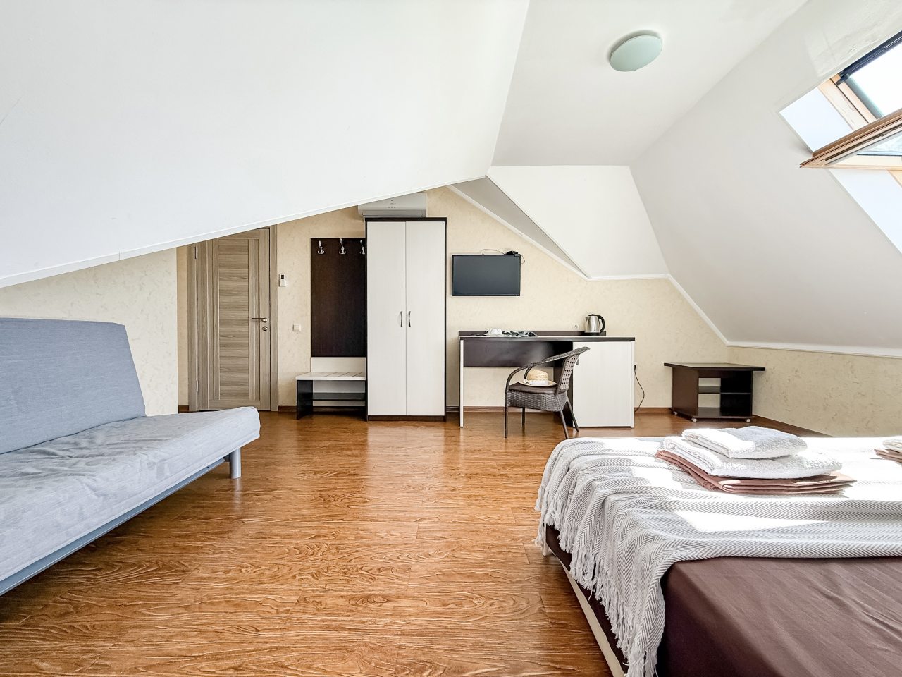 Семейный (Двухкомнатный мансардный номер), Гостевой дом Милана