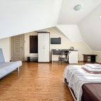 Семейный (Двухкомнатный мансардный номер), Гостевой дом Милана