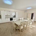 Коттедж (Коттедж "Желтый" 6+2), База отдыха Вилла Царина