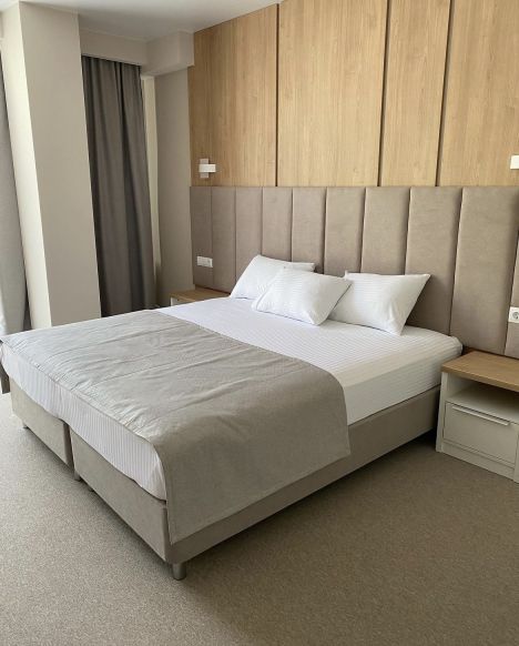 Отель Левада, Небуг