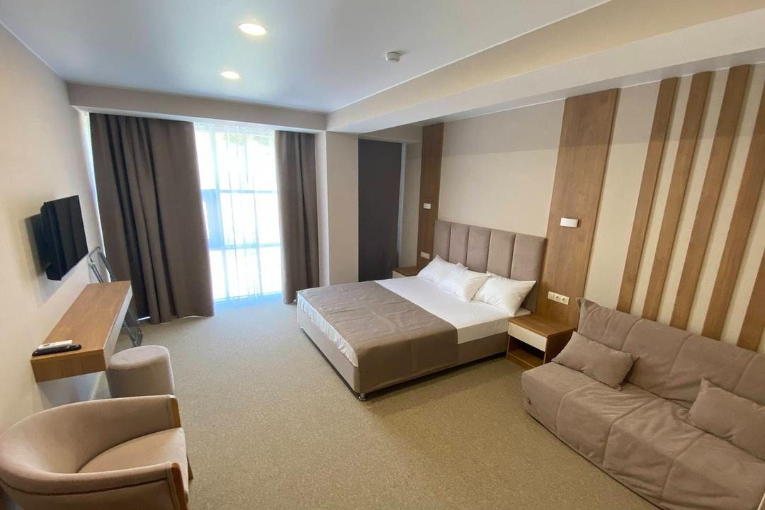 Трёхместный и более (Трехместный номер с видом на горы), Отель Левада