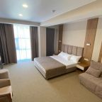 Трёхместный и более (Трехместный номер с видом на горы), Отель Левада