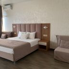 Трёхместный и более (Студия с видом на море с кухней), Отель Левада