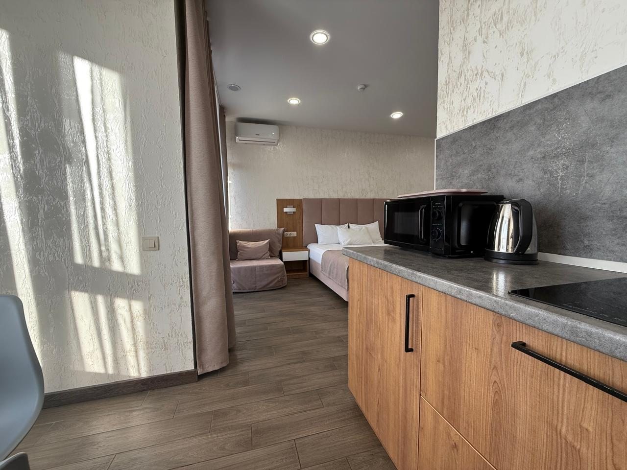 Трёхместный и более (Студия с видом на море с кухней), Отель Левада